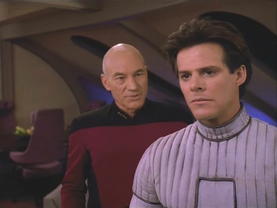 Genetický test potvrdil, že Jason je Picardův syn. Kapitán cití vinu a neví, co dělat, a Jason je svým otcem všechno jen ne nadšený.