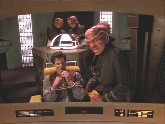 Když se s nimi spojí Bok a slibuje, že Jasona zabije, rozhodne se kapitán, že bude riskovat subprostorový transport modifikovaným transportérem Enterprise.