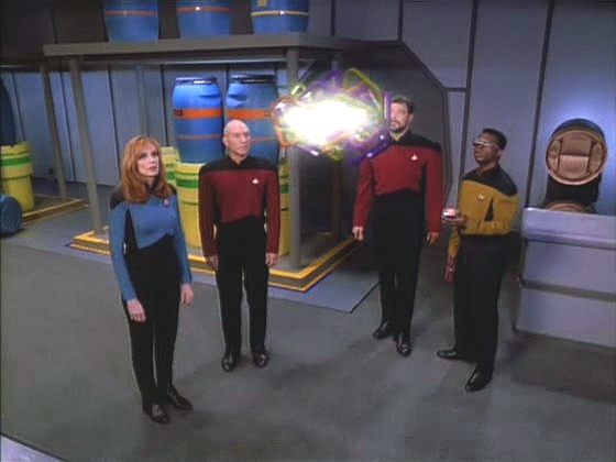 Po dostatečném přísunu vertionů se útvar v doku zvedá a opouští loď. Enterprise vyprodukovala inteligentního potomka a vrací se do normálního stavu.