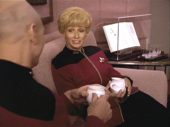 Hvězdná flotila potřebuje, aby někdo infiltroval buňku Makistů. Na Enterprise přiletěla admirál Nechayevová a domnívá se, že v Ro mají nyní správného člověka.