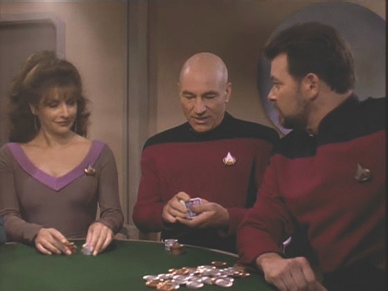 Kapitán se poprvé za sedm let přidává ke svým starším důstojníkům, aby si s nimi zahrál poker. Je vítán.