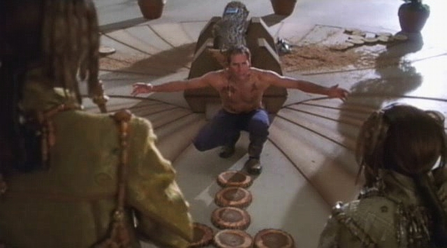Kapitán Archer při rituální omluvě, která je přijata. Enterprise získává dokonce dva plasmové injektory do rezervy.