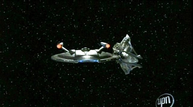 K boku Enterprise přirazila kriosanská válečná loď, aby odvezla svou vládkyni a zajaté únosce.