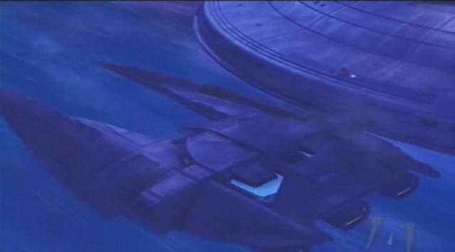 Ve strojovně i na můstku pozoruje několik takretských vojáků a u boku Enterprise je zakotvena takretská loď.