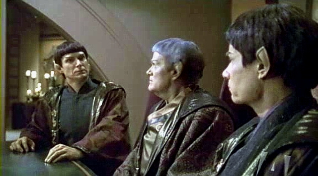 Dr. Yuris, když vidí, že se T'Pol nehodlá bránit, aby nepodporovala vulkanskou úzkoprsost, sděluje šokovaným kolegům, že on sám praktikuje splynutí myslí a že T'Pol byla vlastně znásilněna,  čímž zajišťuje její setrvání na Enterprise.