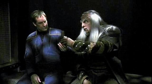 Archer a jeho klingonský obhájce Kolos čekají na rozsudek.