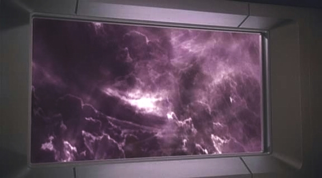 První pohled na Delphský oblak, prostor o průměru skoro 2000 světelných let obklopený hvězdným prachem.
