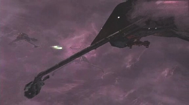 Těsně za Enterprise do něj vplouvají tři klingonské lodě. Dvě z nich však v obavách obrací…