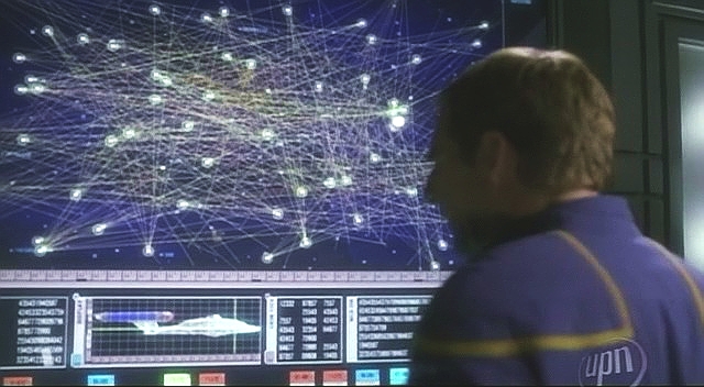 Data shromážděná u druhé sféry ukazují, že nejsou dvě, že jich musí být celá síť, alespoň padesát. Kapitán začíná přemýšlet, kdo a proč sférami vytvořil tuto oblast vesmíru.