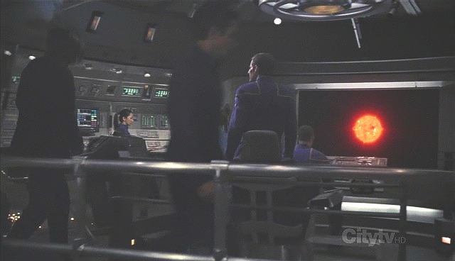 Enterprise se jakoby dostane do turbulencí, když "cestuje" subprostorovým vírem k Azati Prime. Degra vidí na obrazovce rudého obra a uvěří, že se tam Enterprise dostala.