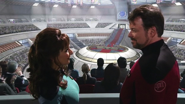 Archer vchází do sálu a Riker, poté, co zblízka sledoval události posledních dnů a city, které je doprovázely, už ví, co udělá. Vypíná program a odchází za kapitánem Picardem.