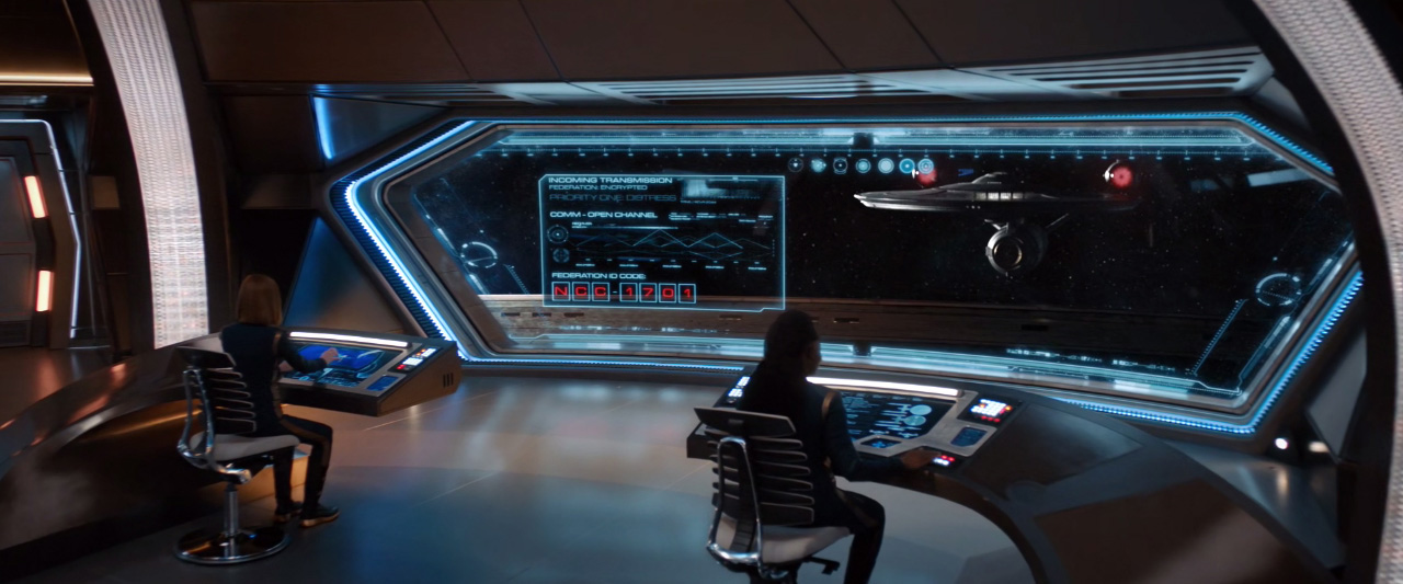 USS Discovery cestou na Vulkan, kde má vyzvednout svého nového kapitána, zachytí nouzový signál z USS Enterprise.