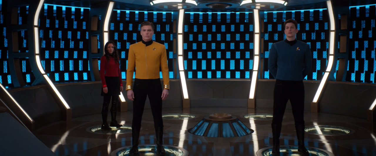 Na Discovery se přenese kapitán Pike s inženýrem a vědcem. K překvapení všech není oním vědcem Spock. Pike přebírá velení Discovery podle směrnice 19, článku C.