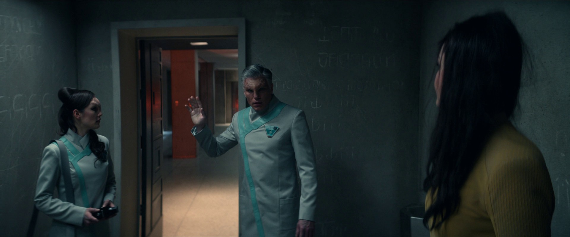 Naleznou Unu a ostatní, které transportují z planety.