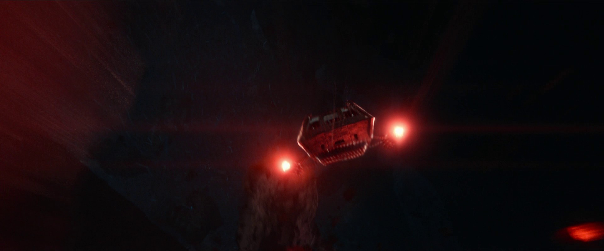 Kapitán nechá Ortegas navést Enterprise těsně ke „kometě“ a předstírá před Pastýři vážné poškození. Ti souhlasí s pomocí Enterprise, aby její zkáza „kometu“ nezničila. Spock mezitím v raketoplánu prolétá těsně nad kometou s tepelnými štíty a odpaří její část, aby změnila kurz.