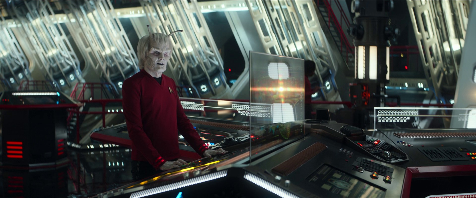 Výsadek se musí předčasně vrátit kvůli sílící iontové bouři. Přenos už není snadný, a tak šéfinženýr Hammer použije vše, co může, aby transport proběhl.