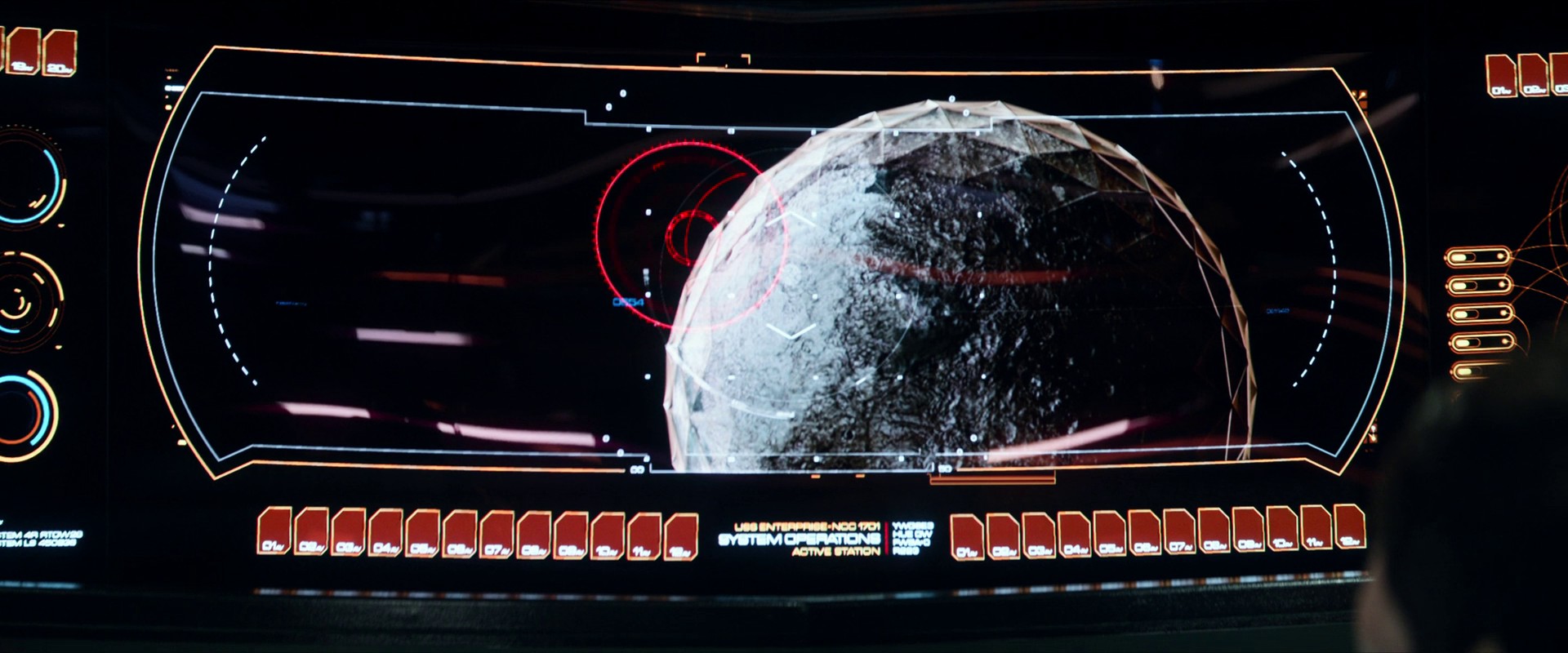 La'An ale pochopí, že šlo o Gorny, v jejichž líhni přišla o život celá její rodina, a na poslední chvíli odhalí ukrytou gornskou loď. Při útoku USS Enterprise nemůže zvednout včas štíty kvůli propojení s lodí kolonistů a je vážně poškozena.