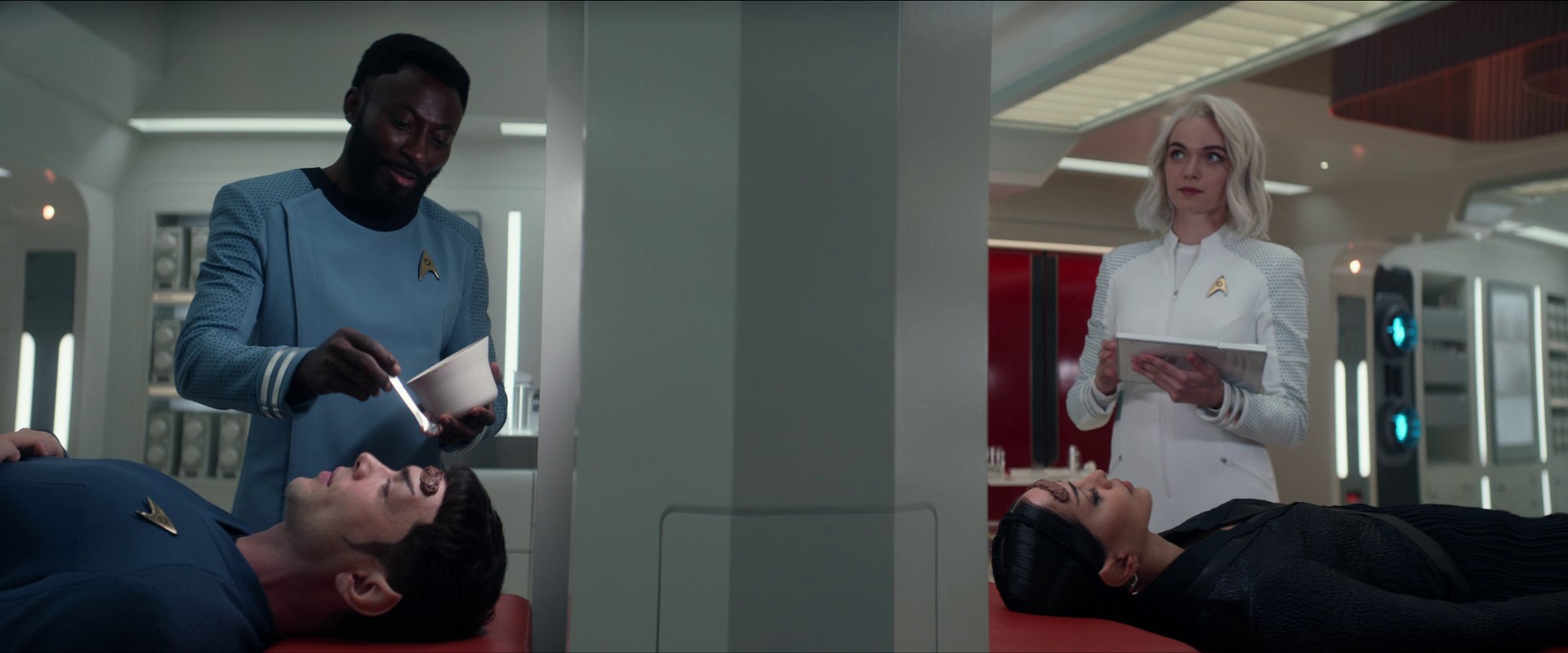 Doktor M’Benga dokáže zvrátit následek rituálu a Spock a T’Pring se vrací do svých těl. Spockovi a T’Pring setkání pomohlo pro vyjasnění vztahu.
