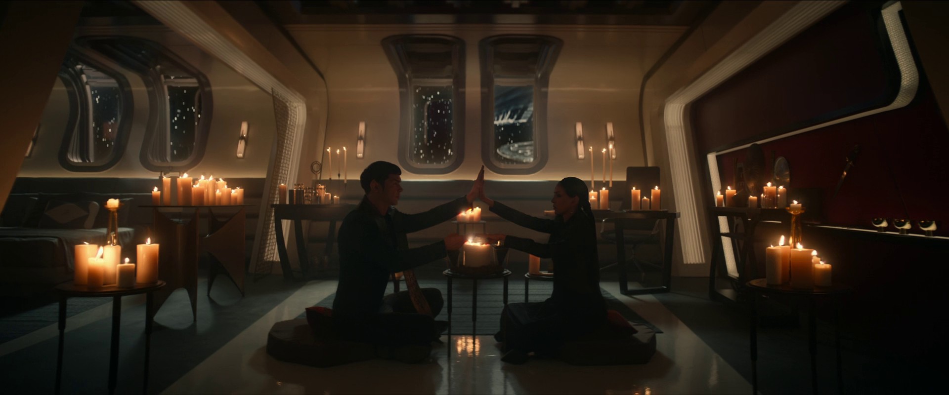 Spock a T’Pring pro vyjasnění svého vztahu uskuteční rituál sdílení katry, jehož výsledkem ale je, že jejich mysli uvíznou v opačných tělech.