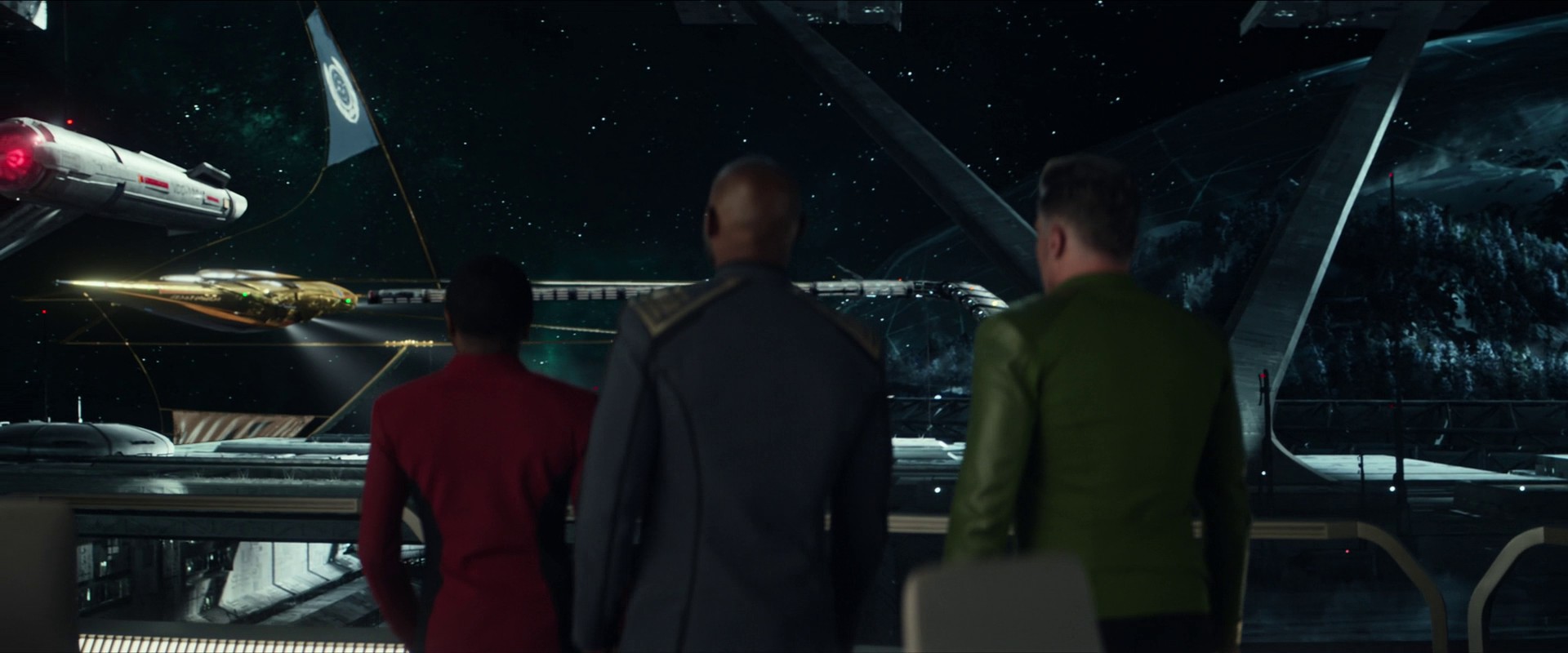 R’ongoviané dají kapitánovi poslední šanci k závěrečné řeči, aby je přesvědčil. K šoku admirála Aprila jim poradí se k Federaci nepřipojovat, a zcela věcně vyjmenuje rizika, která to pro ně, kromě přínosů, bude mít. R’ongoviané opouštějí Enterprise a rozvinou vlajku Federace, neb nejvíce si cení právě empatie.