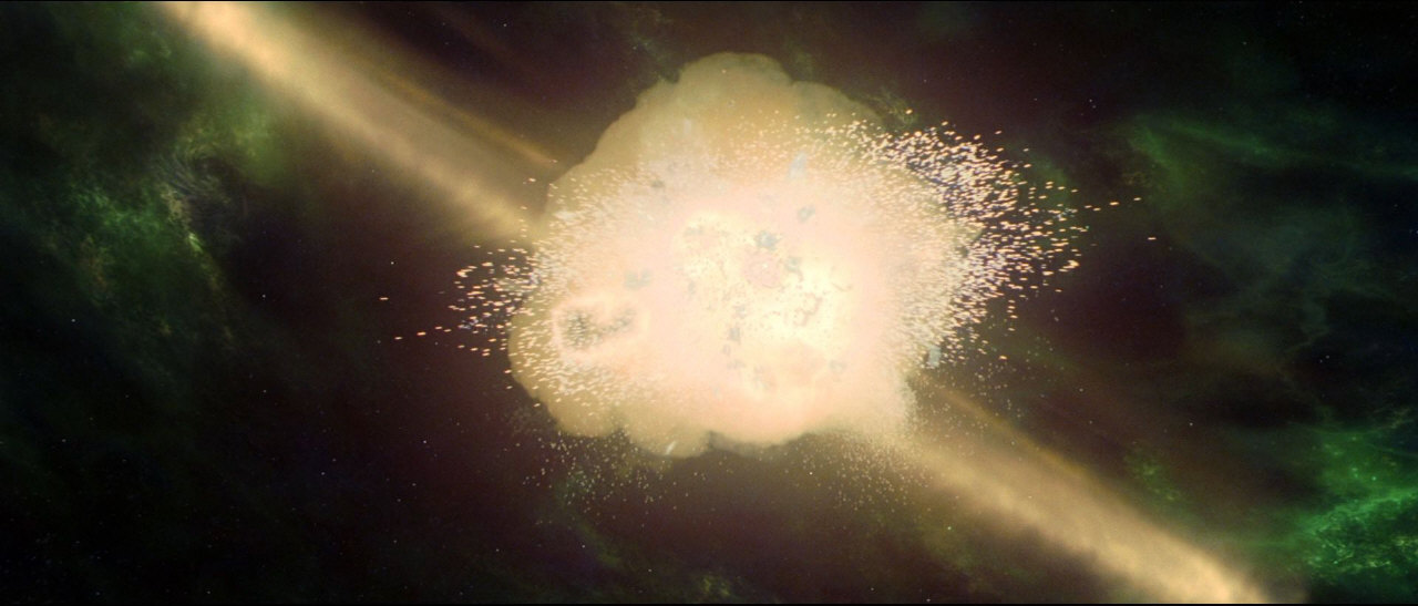 Dat střílí na aktivační matrici thalaronové zbraně a následuje ohromný výbuch. Posádka pozoruje explozi se smutkem v očích, Dat se obětoval.