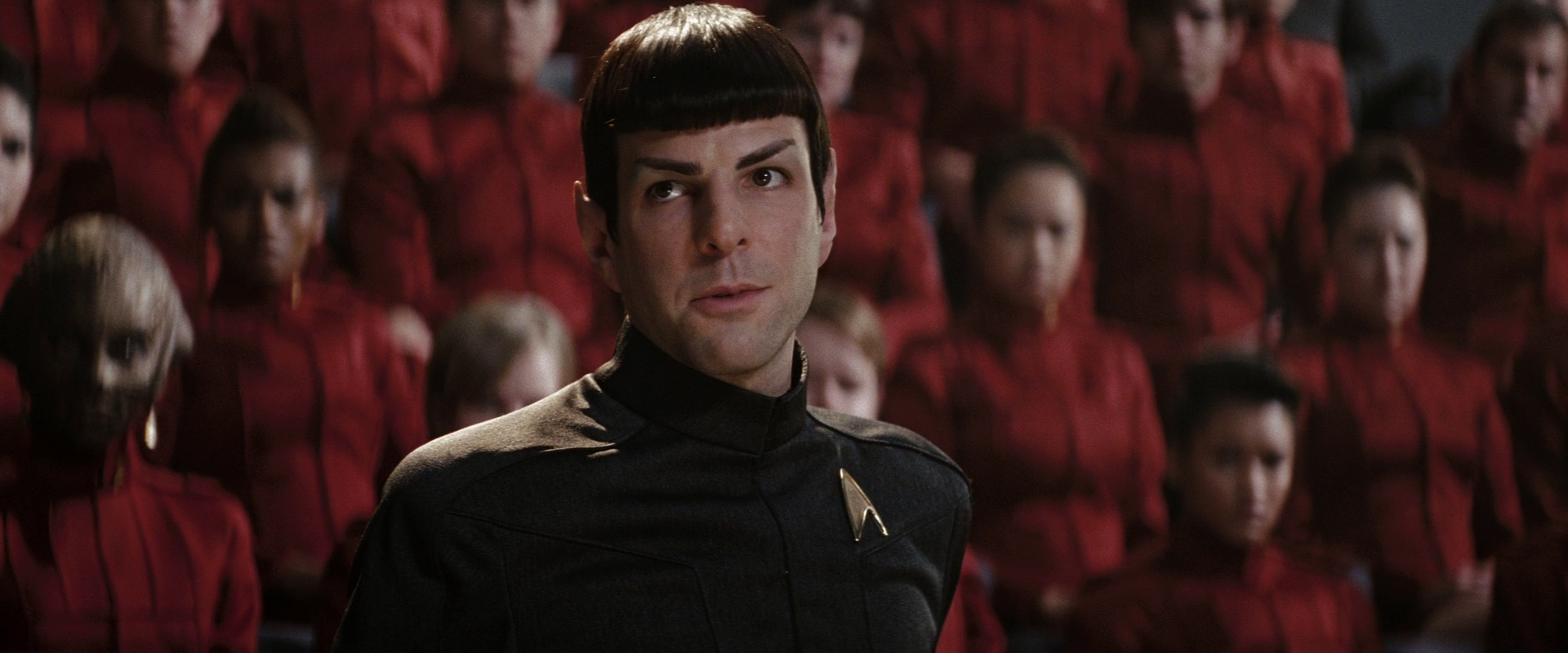 Probíhá disciplinární řízení, Spock obviňuje Kirka z podvodu.