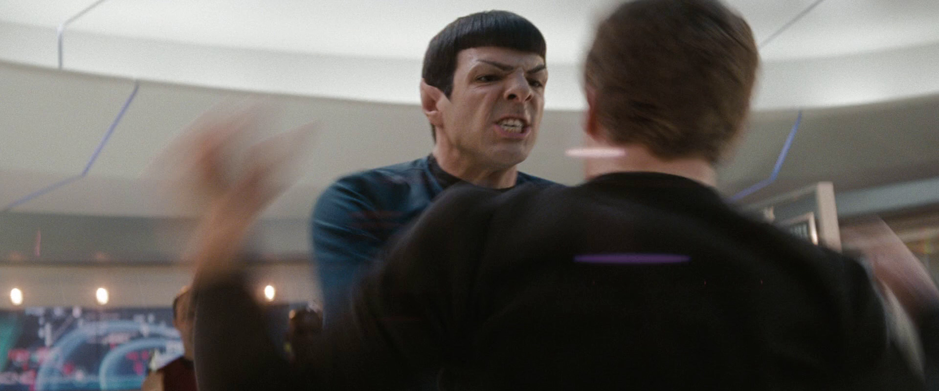 Kirkovi se povede rozzuřit Spocka a ten odstoupí z pozice kapitána.