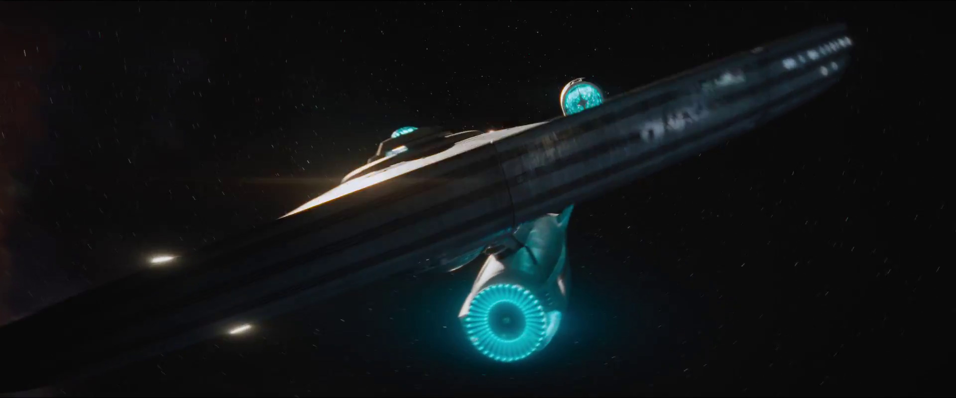 Enterprise se vydává na pětiletou misi do neprozkoumaných oblastí
