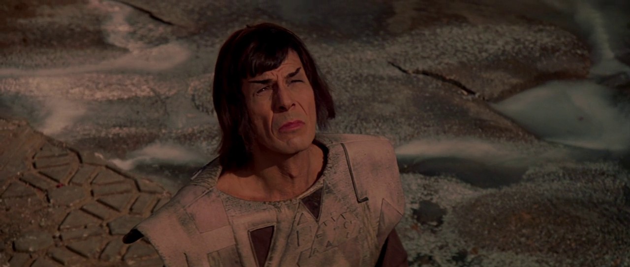 Spock na Vulkanu zatím studoval a připravoval se na rituál kolinahru
