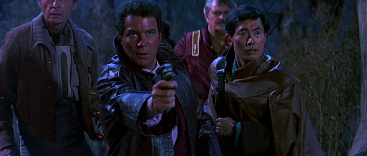McCoy, Chekov, Kirk, Scotty a Sulu našli klingonský výsadek držící v zajetí Saavik a Spocka