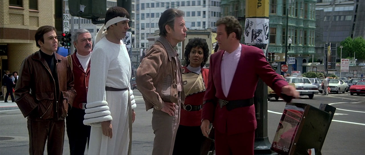 Spock, McCoy, Uhura a Kirk na ulici San Franciska 1986