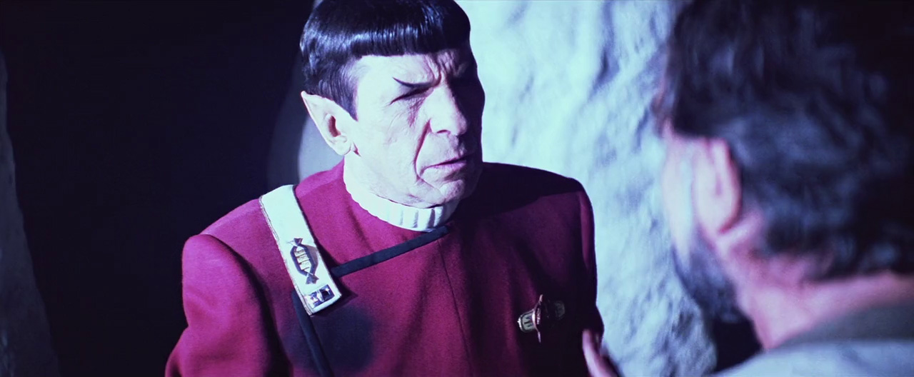 Spock se snaží přesvědčit Syboka, že Bůh, kterého našli, je falešný