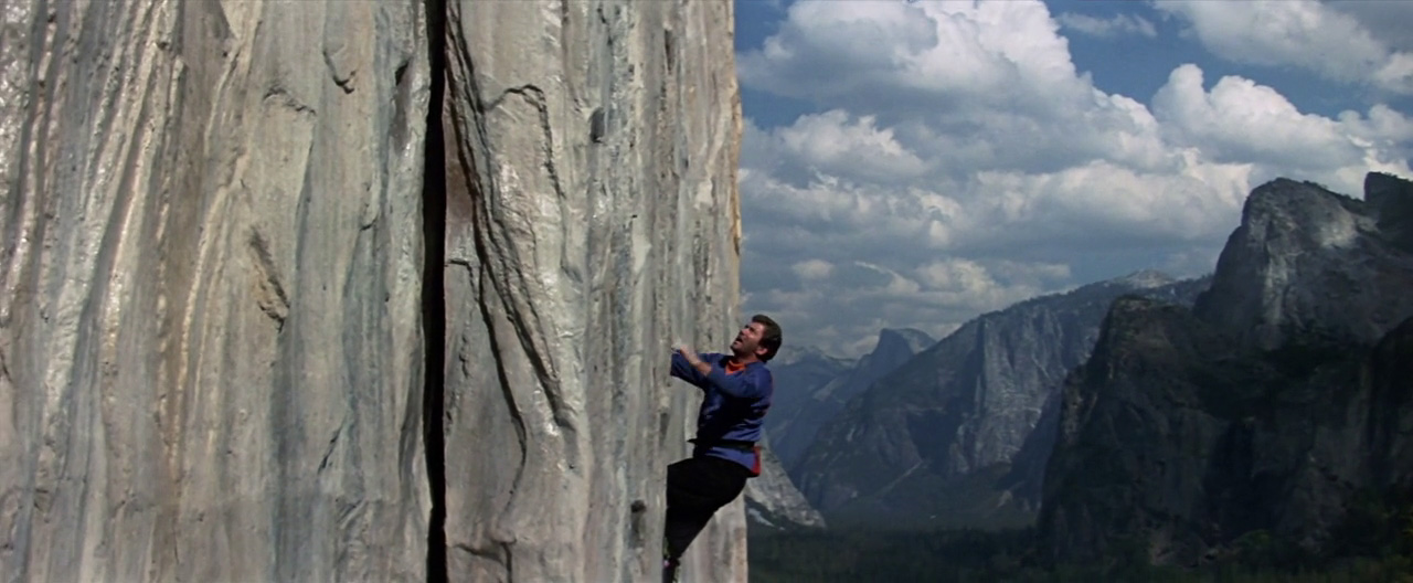 Kapitán Kirk aktivně prožívá dovolenou lezením v Yosemitech