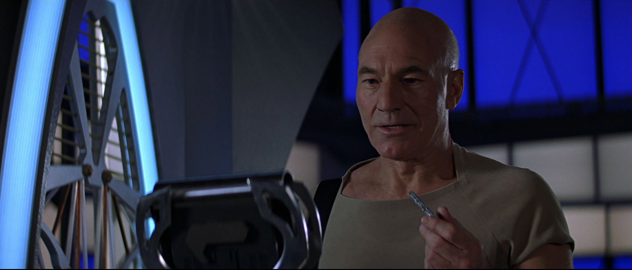 Enterprise spěchá zpět, aby Picarda včas vyzvedla, ale ten už nemůže čekat.