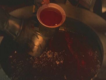 Krvavé víno ze sudu
