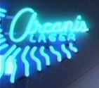 Neonová reklama na ležák Arcanis