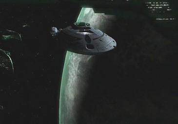 USS Bellerophon na orbitě planety Romulus